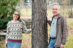 Forsker Ulrika Jansson Asplund, NINA, og seniorforsker Aksel Granhus, NIBIO.