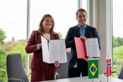 Administrerende direktør Silvia Maria Fonseca Silveira Massruhá (Embrapa) og administrerende direktør Ivar Horneland Kristensen (NIBIO).