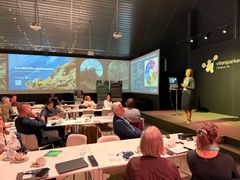 Kristine Nore fra OMTRE ledet SirkTRE som CircWOOD inngikk i. Her holder hun innlegg på CircWOODs sluttseminar 11. juni i Ås.