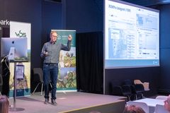Fungerende prosjektleier i VIPS, Tor-Einar Skog fortalde om utviklinga i VIPS på plantehelsedagen 2026, der 25 år med VIPS vart feira.