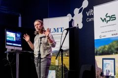 Divisjonsdirektør Marianne Stenrød åpna Plantehelsedagen 2026 med å peike på behovet for å følgje med i tida, også for VIPS, når kvardagen endrar seg for norske bønder.
