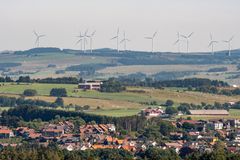 Vindmøller og urbanisering fører til konflikter om arealbruk.