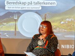 Sametingspolitiker Ann-Elise Finbog vokste opp med fisk seks dager i uken og kjøttkakemiddag søndag med en halvkilo kjøttdeig til en familie på ni. Bedre kunnskap om hvordan ressursene kan strekkes, kan redde liv i en krise.