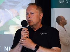 Gjermund Bahr forsker for en oppdrettsnæring som skal være mindre avhengig av utenlandsk fôr og samtidig forurense mindre. Arendalsuka 2026.