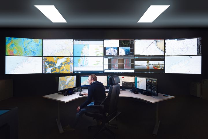 I Norseye Control sitter det alltid noen klar om alarmen skulle gå.