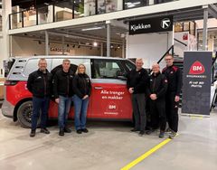 Kundesenteret er bemannet med selgere fra ulike lokasjoner i regionen.