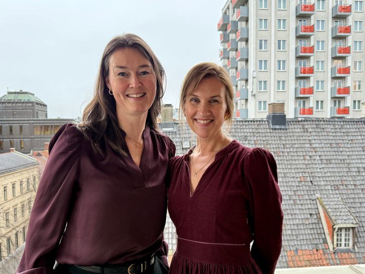 INNE PÅ STATSBUDSJETTET: Daglig leder Andrea Skaarer Kreutz og nestleder Siv Mjaaland i Amathea er lettet og glade over å kunne fortsette arbeidet med å sikre kvinners rettigheter