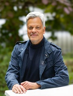 Dr Manfred Knof