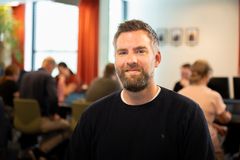 Leder for konfirmasjonskurs og seremonier i Human-Etisk Forbund, Andreas Larsen, takker foresatte for tålmodigheten etter at noen måtte vente i flere timer før de fikk gjennomført påmeldingen til neste års konfirmasjon.
