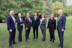 Styret i Arntzen Grette: Fra venstre: Vidar Riksfjord, Marie Braadland, Per André Dagslet, Marius Svendsvoll Langnes (styreleder), Maria B. Tanemsmo, Siril Visnes, Jacob S. Bjønness-Jacobsen