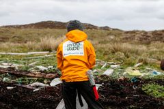 Kystreonavtørene i Rydd i Tide jobber under krevende forhold. Samtidig er arbeidet de gjør er svært viktig for både natur, dyr og mennesker.