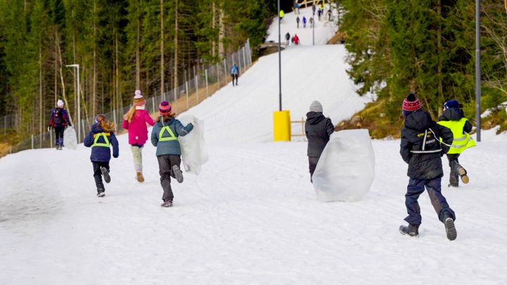 Plastdugnaden har så langt gjort det mulig for over 100 000 barn og unge å bidra til et renere nærmiljø, samtidig som de har tjent penger til fritidsaktivitetene sine.