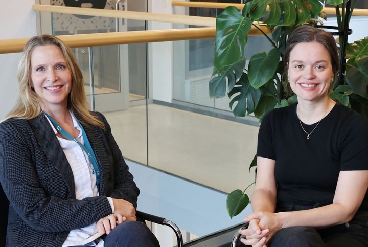 Eli Kristiansen og Randi Laukli leder WHO-samarbeidssenteret ved Nasjonalt senter for e-helseforskning, som nå er utnevnt for en ny periode fram til 2028.