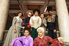 Iselin Shumba, Lasse Kolsrud, Ameli Isungset Agbota, Gjertrud Jynge, Khalid Mahamoud, Natalie Bjerke Roland og Mariama Fatou Kalley Slåttøy har mange roller i Sukker - ei forteljing om skjult norsk historie.