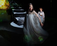 Barnedronninga (Mona Huang)