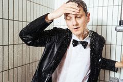 Vetle Bergan spelar rolla som Édouard Louis i Forandre seg. metode.