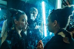 Framsyningsfoto, Magic Mouse vs. Capitalism