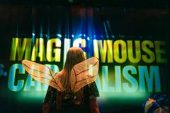 Framsyningsfoto, Magic Mouse vs. Capitalism