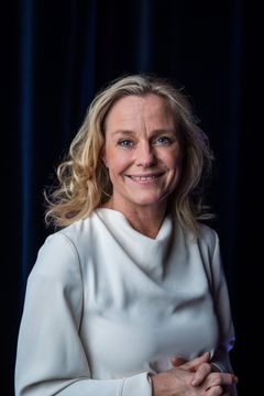 Solveig Kloppen har bidratt med teksten Huskeliste til årets Juleroser, og er i tillegg med på scenen i Juleroser.