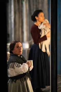 Sigrid Kandal Husjord som Tale, Ameli Isungset Agbota som Ragnhild.