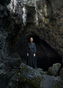 Ameli Isungset Agbota spelar rolla som Ragnhild.