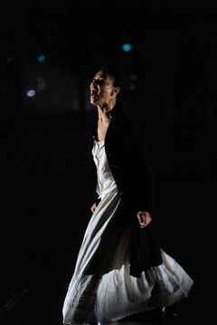 Ameli Isungset Agbota som Ragnhild.