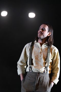 Leo Magnus de la Nuez som Karl-Albert.