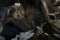 Ameli Isungset Agbota spelar rolla som Ragnhild.