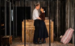 Preben Hodneland som Håkon, Ameli Isungset Agbota som Ragnhild.