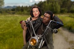 Ina Svenningdal og Ken-Philippe Tete skal gjere rollene som Helena Bergström og Rikard Wolff hadde i filmen Änglagård.