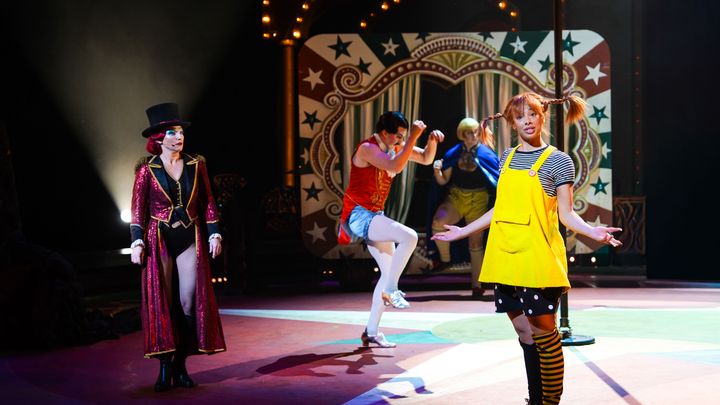 Heidi Gjermundsen Broch er den slemme sirkusdirektøren, medan Natalie Bjerke Roland spelar den alltid snille og litt rampete Pippi Langstrømpe.