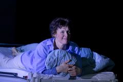 Eg er Lucy Barton, Idun Losnegård