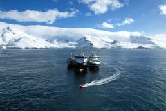 Tre av seks fartøy i  Aker QRILL Company sin flåte.