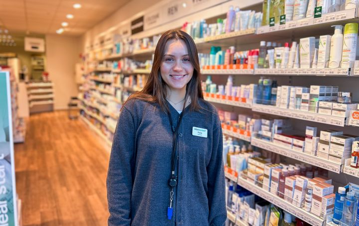 SYKDOMSFOREBYGGING: – Jo flere sykdommer vi klarer å forebygge, desto mindre antibiotika trenger vi, forteller farmasøyt hos Vitusapotek Paula Gomez.