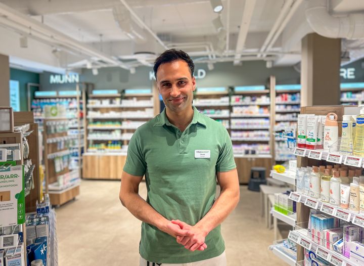 GODE RÅD: Apoteker David Karimi fra Vitusapotek gir gode råd til hvordan du kan få kontroll på symptomene, også hvis pollensesongen allerede er i full gang.