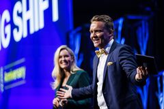 Lillian Gjerulf Kretz, moderator og konferansier og Christoffer Omberg, CEO i Oslo Business Forum.