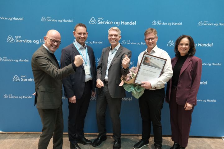 Fra venstre: Ole Erik Almlid (NHO-sjef), Vegard Einan (adm. dir. NHO Service og Handel), Øystein Halvorsen (adm. dir. Bakehuset), Trond Evensen (Bakehuset Brumundal) og Vibeke Johnsen (direktør Arbeid & Inkludering i NHO SH)