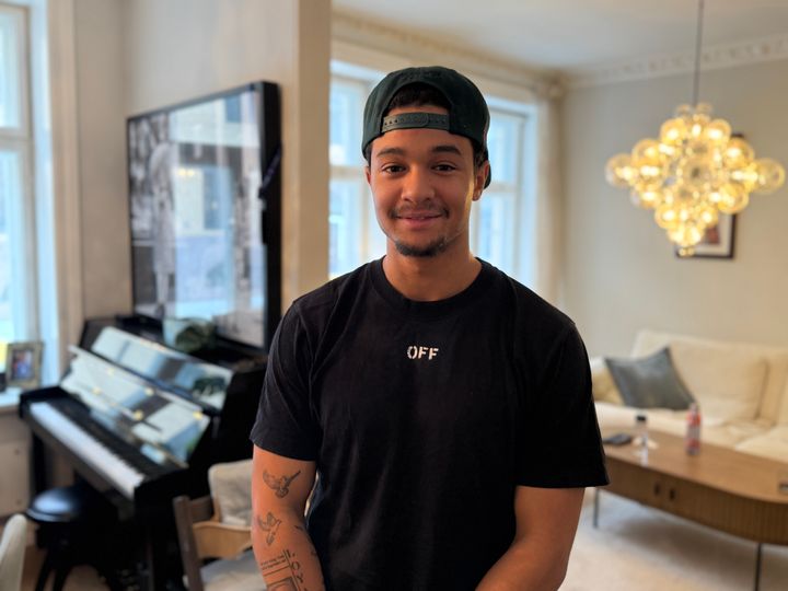 DELER STOR NYHET: Jacob Emile Dicko Eng tok nylig imot NISO hjemme i Oslo. Foto: NISO/Baardsen Sport