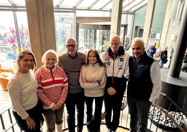Fra venstre: Louise Dedichen, Thorhild Widvey, Thor Gjermund Eriksen, Isabelle Ringnes, Arne Horten (President NSSF) og Shiraz Abid.