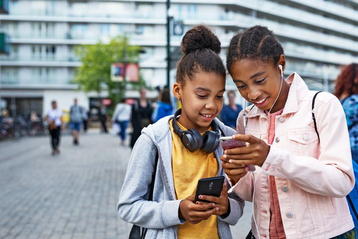 Barn er ikke bevisst farene og svindelmetodene som finnes, og Telia ser at flere ringer tilbake til utenlandske svindelnumre.
