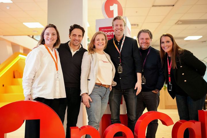 Fra venstre: Vilde Bergan, Christoffer Sundby og May Haukedahl Wilson i Spenn, Jonatan Asplin i OneCall og Mycall, Pål Rune Kaalen i Telia Norge og Lena Køso i OneCall og Mycall. Foto: Telia Norge