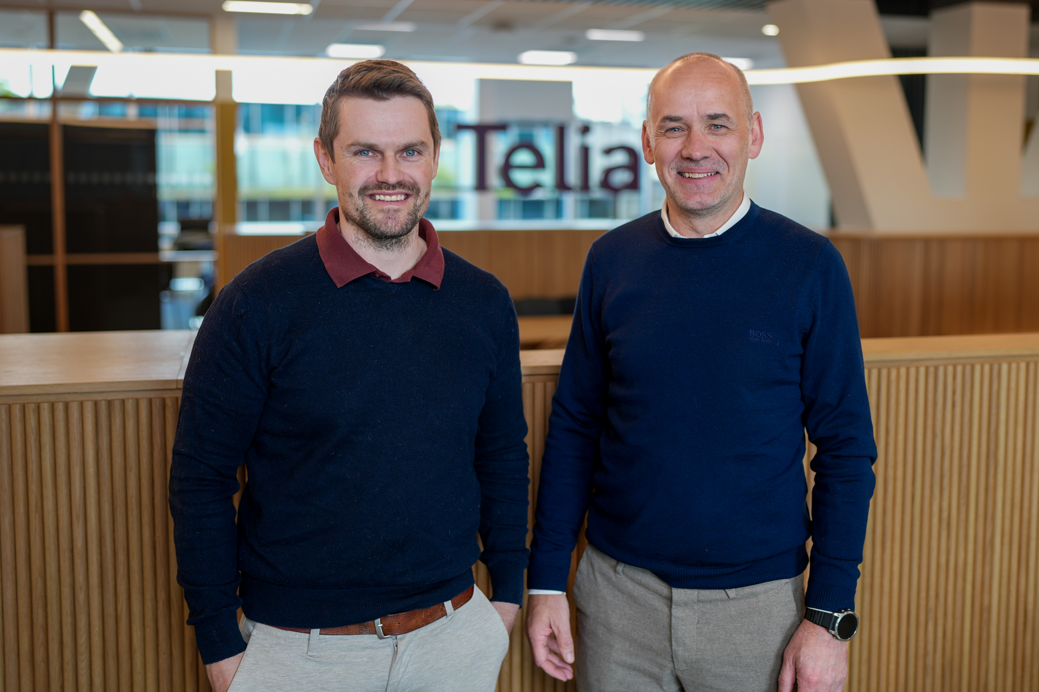Fra venstre: Sindre Andersen, daglig leder i Modum Kabel-TV og Ola Engvik, ansvarlig for salg og markedsføring i Wholesale & Partners i Telia Norge