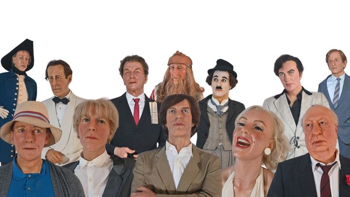 Et unikt stjernegalleri fra Hunderfossen: 31 voksfigurer, fra verdensstjerner til norske personligheter, legges nå ut for salg på Auksjonen.no.