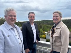 Tønnes Steenersen, ordførerkandidat, Fremskrittspartiet i Nordre Follo Lars Bilet, leder av nominasjonskomiteen, Fremskrittspartiet i Nordre Follo Liv Lønnum, leder Fremskrittspartiet i Nordre Follo. Foto: Bjørn Richard Johansen