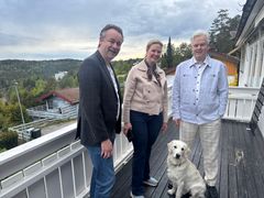 Lars Bilet, Liv Lønnum, Tønnes Steenersen og Willie, en snill gold på 6 måneder. Foto Bjørn Richard Johansen