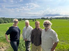 Liv Lønnum, leder av Fremskrittspartiet i Nordre Follo, Tønnes Steenersen, gruppeleder og varaordfører, FrP, i Nordre Follo kommune, Carl-Stener Garder, finansdirektør (CFO) i GG Gruppen og Morten Pedersen, koordinator for utvikler i selskapet Rohdin. Foto: Bjørn Richard Johansen.