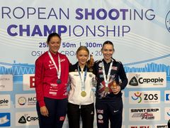 F-v.: Sølv til Jeanette Hegg Duestad, gull til Nele Stark (Tyskland) og bronse til Sionaid Mcintosh (Storbritannia)