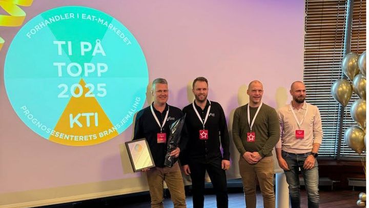 f.v: Marius Jahren (Norgeshus Borgestad Bygg), Christoffer Ramsøy (Norgeshus Byggmester Ramsøy), Håvard Kvisler og Marius Aadalen (Norgeshus Bjørnstad Bygg).