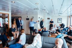 Fellessamling med mannskapet på Bower Eir