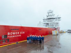 Mannskapet foran Bower Eir